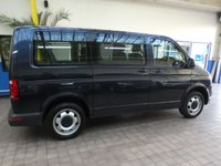 USED 2019 19 VOLKSWAGEN TRANSPORTER SHUTTLE 2.0 T32 TDI SHUTTLE S BMT 5d 101 BHP 8 SEATS AIR CON PARKING SENSORS 6 MONTHS GOLD WARRANTY