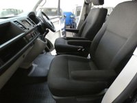 USED 2019 19 VOLKSWAGEN TRANSPORTER SHUTTLE 2.0 T32 TDI SHUTTLE S BMT 5d 101 BHP 8 SEATS AIR CON PARKING SENSORS 6 MONTHS GOLD WARRANTY