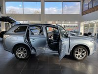 USED 2015 15 MITSUBISHI OUTLANDER 2.0 PHEV GX 4H 5d 162 BHP * FINANCE 8.9% APR / HOME DELIVERY*