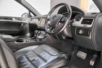 USED 2017 Y VOLKSWAGEN TOUAREG 3.0 V6 R-LINE PLUS TDI BLUEMOTION TECHNOLOGY 5d 259 BHP +HEATEDSEATS+RUNNINGBOARDS+