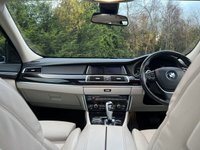 USED 2017 17 BMW 5 SERIES 3.0 535d Luxury Gran Turismo 5dr Panoramic Roof Heads Up Display