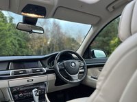 USED 2017 17 BMW 5 SERIES 3.0 535d Luxury Gran Turismo 5dr Panoramic Roof Heads Up Display