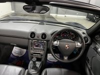 USED 2006 06 PORSCHE BOXSTER 2.7 24V 2d 240 BHP * SAT NAV * LEATHER * AIR CON * PARK SENSORS *  18" AL:LOYS *