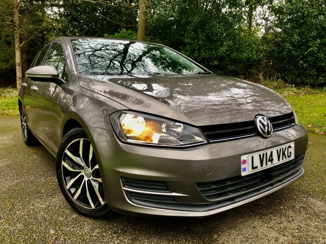 2014 14 Volkswagen Golf 1.4 SE TSI BLUEMOTION TECHNOLOGY 5d 120 BHP ONLY 1 RETIRED OWNER//FULL VW DEALER/SPECIALIST SERVICE HISTORY X7 STAMPS//BLACK HEATED LEATHER UPHOLSTERY //BLUETOOTH//MULTI-MEDIA CONNECTIONS//17 Inch MADRID ALLOYS//X11 AIRBAGS//