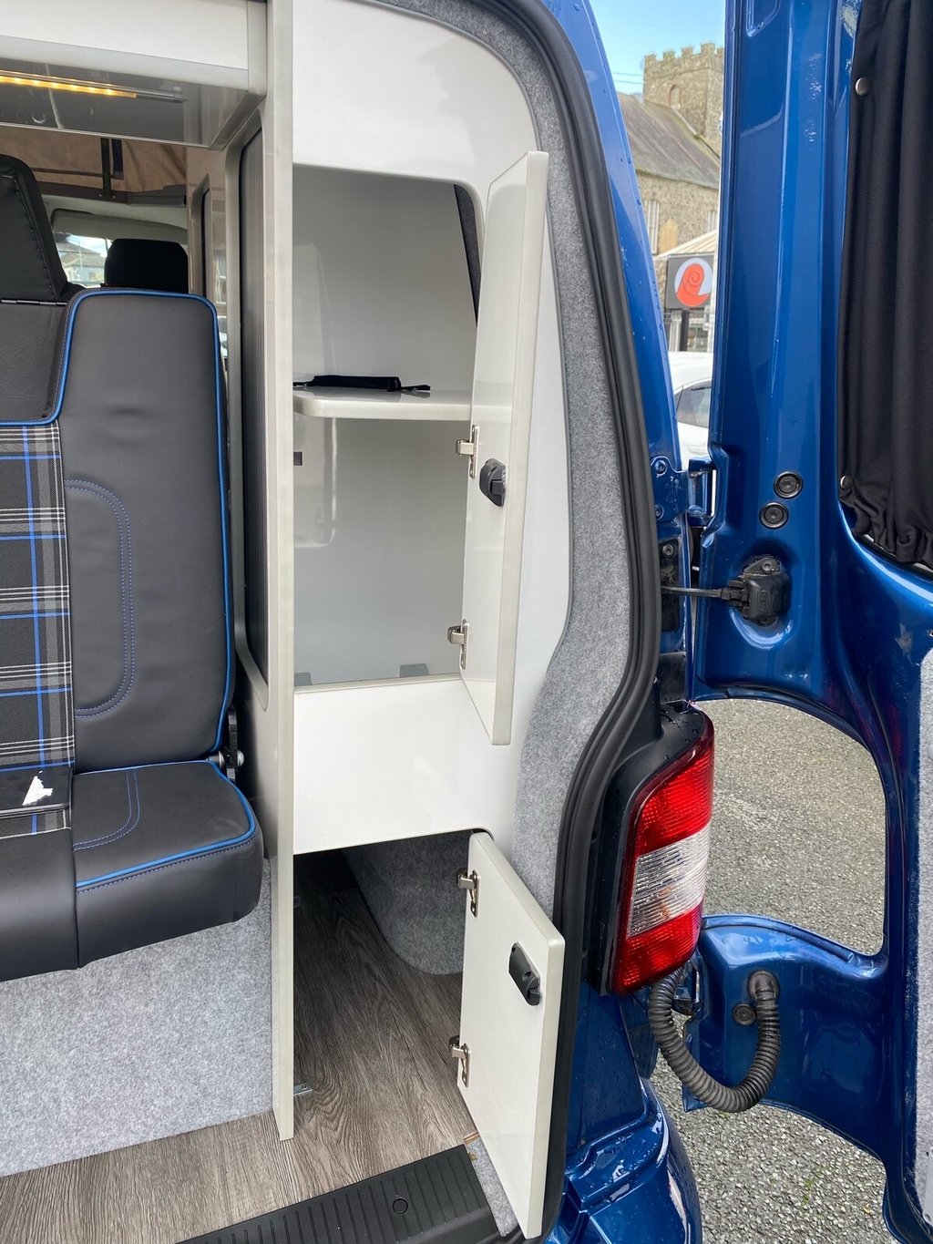 USED 2012 VOLKSWAGEN TRANSPORTER 2.0 T28 TDI 102 BHP CAMPER CONVERSION  BRAND NEW CONVERSION!