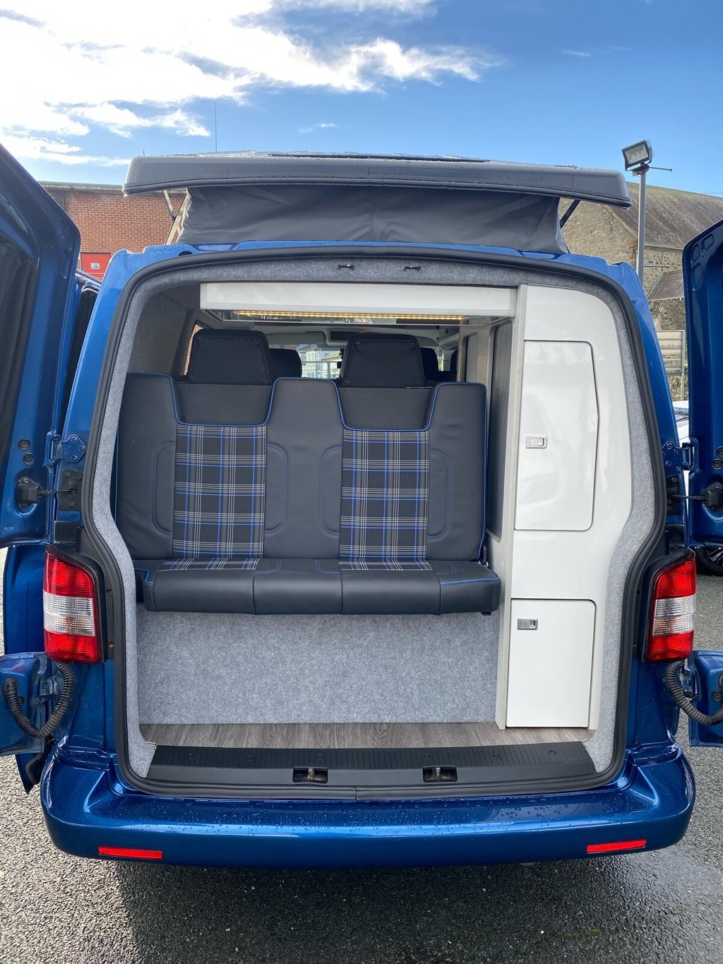 USED 2012 VOLKSWAGEN TRANSPORTER 2.0 T28 TDI 102 BHP CAMPER CONVERSION  BRAND NEW CONVERSION!