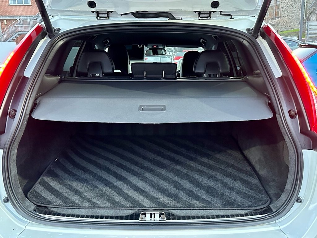 USED 2014 64 VOLVO XC60 2.4 D4 R-DESIGN LUX NAV AWD 5d 178 BHP HARMAN KARDON SOUND SYSTEM