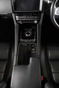 USED 2019 69 JAGUAR F-PACE 2.0 CHEQUERED FLAG AWD 5d 178 BHP +ONE OWNER, FULL SERVICE HISTORY+