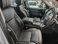 USED 2017 17 LAND ROVER DISCOVERY 3.0 TD6 HSE LUXURY 5d 255 BHP 1 Owner Rear Entertainment