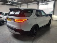 USED 2017 17 LAND ROVER DISCOVERY 3.0 TD6 HSE LUXURY 5d 255 BHP 1 Owner Rear Entertainment