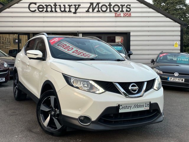 2015 15 Nissan Qashqai 1.6 dCi N-Tec PLUS (Smart Vision) 5dr - GLASS ROOF