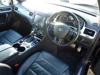 USED 2016 66 VOLKSWAGEN TOUAREG 3.0 V6 R-LINE PLUS TDI BLUEMOTION TECHNOLOGY 5d 259 BHP www.suffolkcarcentre.co.uk - Located at Reydon