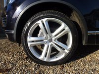 USED 2016 66 VOLKSWAGEN TOUAREG 3.0 V6 R-LINE PLUS TDI BLUEMOTION TECHNOLOGY 5d 259 BHP www.suffolkcarcentre.co.uk - Located at Reydon
