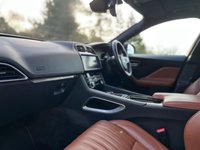 USED 2017 17 JAGUAR F-PACE 2.0d (240) AWD Portfolio 5dr Auto (Panoramic Sunroof / Heads Up Display / Virtual Digital Widescreen Touch Pro) !! NATIONWIDE DELIVERY AVAILABLE !!