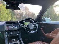 USED 2017 17 JAGUAR F-PACE 2.0d (240) AWD Portfolio 5dr Auto (Panoramic Sunroof / Heads Up Display / Virtual Digital Widescreen Touch Pro) !! NATIONWIDE DELIVERY AVAILABLE !!