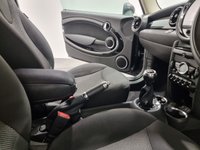USED 2013 13 MINI CLUBMAN 1.6 ONE 5d 98 BHP Stylish Mini One Clubman midnight black metallic, 5* Factory Options