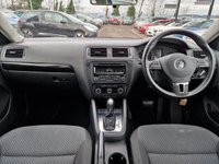 USED 2012 12 VOLKSWAGEN JETTA 1.6 SE TDI BLUEMOTION TECHNOLOGY DSG 4d 104 BHP FULL SERVICE RECORD +  1 KEEPER FROM NEW +  BLUETOOTH +  AUX +  START STOP +  REAR PARKING SENSORS +  CRUISE CONTROL +  SPARE WHEEL +  16 INCH ALLOY WHEELS +