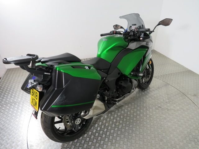 しずく Kawasaki Ninja 1000SX (2021-2022) Top Master Fittings – Shad