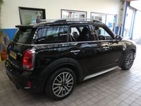 USED 2018 68 MINI COUNTRYMAN 1.5 COOPER S E ALL4 5d 222 BHP MASSIVE SPEC JOHN COOPER WORKS CHILLI PACK SAT NAV LEATHER HEATED REAR CAMERA PARKING SENSORS 6 MONTHS GOLD WARRANTY