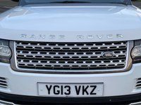 USED 2013 13 LAND ROVER RANGE ROVER 3.0 TDV6 VOGUE SE 5d 258 BHP FUJI WHITE WITH CONTRAST BLACK ROOF