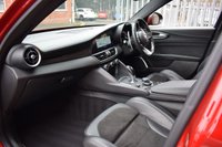 USED 2018 07 ALFA ROMEO GIULIA 2.9 V6 BITURBO QUADRIFOGLIO 4d 503 BHP CARBON STEERING WHEEL