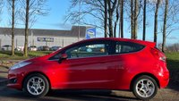 USED 2013 13 FORD FIESTA 1.0 ZETEC 3d 99 BHP THIS CAR COMES WITH 6 MONTHS WARRANTY , BREAKDOWN COVER & RECOVERY++   GOOD SERVICE HISTORY +   FORD SYNC +   BLUETOOTH +  AUX +   USB +   RACE RED EXTERIOR PAINT +   HEATED WINDSCREEN +   CENTER ARMREST AND STORAGE +   SPARE WHEEL +
