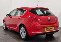 USED 2015 15 VAUXHALL ASTRA 1.4 EXCITE 5d 98 BHP Striking High Gloss Power Red ,17" Multi Spoke Alloy Wheels , Half Leather Interior