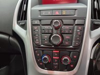 USED 2015 15 VAUXHALL ASTRA 1.4 EXCITE 5d 98 BHP Striking High Gloss Power Red ,17" Multi Spoke Alloy Wheels , Half Leather Interior