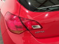 USED 2015 15 VAUXHALL ASTRA 1.4 EXCITE 5d 98 BHP Striking High Gloss Power Red ,17" Multi Spoke Alloy Wheels , Half Leather Interior