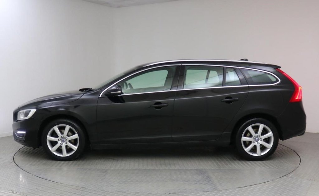 USED 2017 67 VOLVO V60 2.0 D4 SE LUX NAV 5d AUTO 188 BHP 