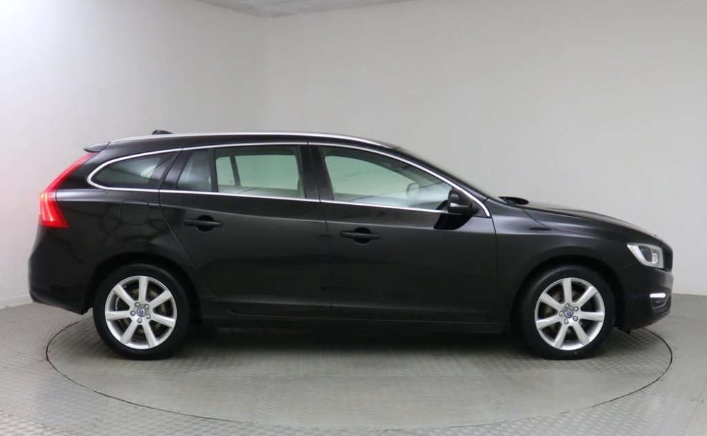 USED 2017 67 VOLVO V60 2.0 D4 SE LUX NAV 5d AUTO 188 BHP 