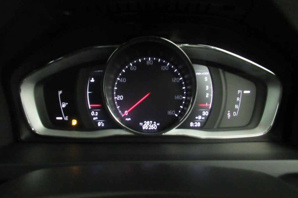 USED 2017 67 VOLVO V60 2.0 D4 SE LUX NAV 5d AUTO 188 BHP 