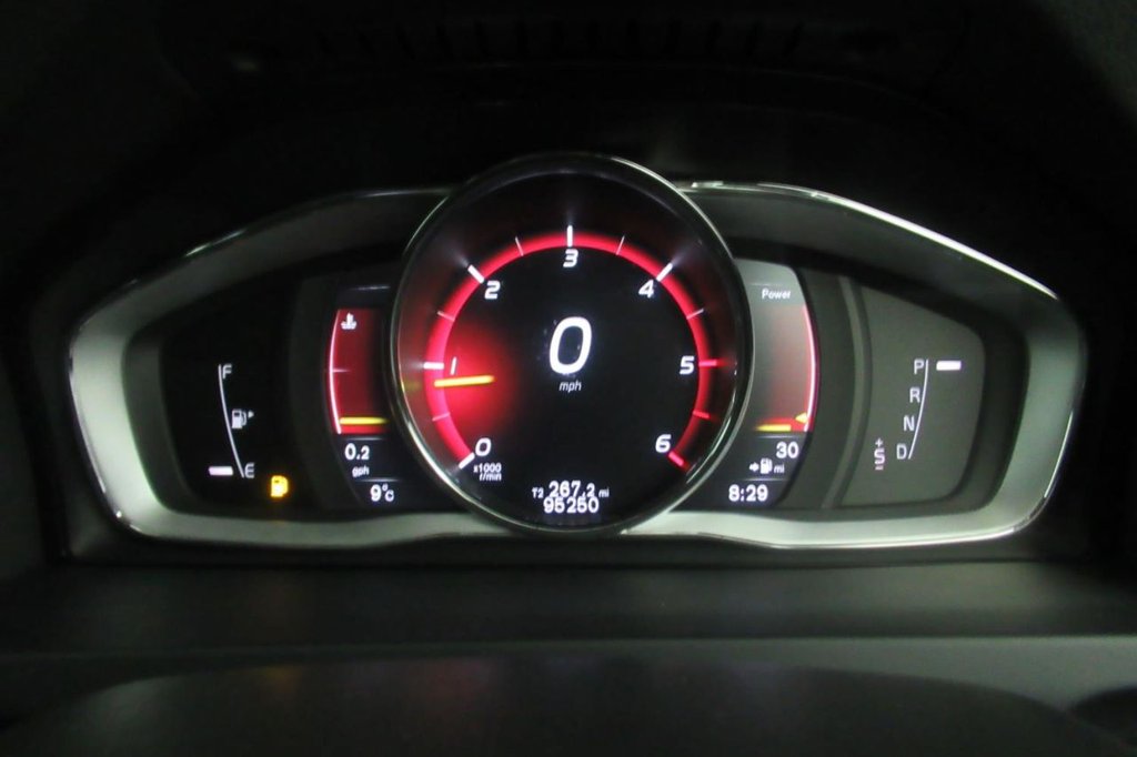 USED 2017 67 VOLVO V60 2.0 D4 SE LUX NAV 5d AUTO 188 BHP 