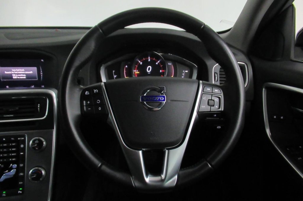 USED 2017 67 VOLVO V60 2.0 D4 SE LUX NAV 5d AUTO 188 BHP 