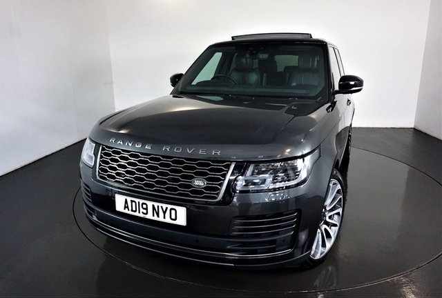 2019 19 Land Rover Range Rover 3.0 SDV6 VOGUE SE 5d AUTO 272 BHP-1 PRIVATE OWNER FROM NEW PLUS DEMO-FINISHED IN CARPATHIAN GREY METALLIC-EBONY LEATHER-REVERSE CAMERA-UPGRADE 22 INCH 7 SPOKE SPLIT DIAMOND TURNED ALLOY WHEELS-SOFT CLOSE DOORS-HEATED AND COOLED FRONT AND REAR SEATS-OPENING GLASS PANORAMIC SUNROOF-HEATED STEERING WHEEL-SATNAV-APPLE CAR PLAY-DAB RADIO-BLUETOOTH-DUAL CLIMATE CONTROL-CRUISE CONTROL-A FANTASTIC EXAMPLE NOT TO BE MISSED