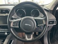 USED 2019 19 JAGUAR F-PACE 2.0 PORTFOLIO AWD 5d 238 BHP PAN ROOF / APPLE CARPLAY / ANDROID
