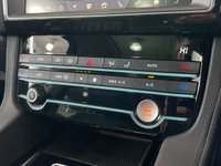 USED 2019 19 JAGUAR F-PACE 2.0 PORTFOLIO AWD 5d 238 BHP PAN ROOF / APPLE CARPLAY / ANDROID