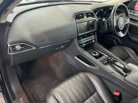 USED 2019 19 JAGUAR F-PACE 2.0 PORTFOLIO AWD 5d 238 BHP PAN ROOF / APPLE CARPLAY / ANDROID