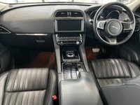 USED 2019 19 JAGUAR F-PACE 2.0 PORTFOLIO AWD 5d 238 BHP PAN ROOF / APPLE CARPLAY / ANDROID