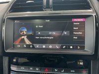 USED 2019 19 JAGUAR F-PACE 2.0 PORTFOLIO AWD 5d 238 BHP PAN ROOF / APPLE CARPLAY / ANDROID
