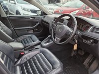 USED 2013 13 VOLKSWAGEN JETTA 1.6 SE TDI BLUEMOTION TECHNOLOGY DSG 4d 104 BHP GOOD SERVICE RECORD +  BLUETOOTH +  DAB RADIO +  AUX CONNECTION +  REAR PARKING SENSORS +  FULL LEATHER TRIM +  FRONT HEATED SEATS +  START STOP +  SPARE WHEEL +  16 INCH ALLOY WHEELS +
