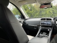 USED 2016 66 JAGUAR F-PACE 2.0d (180) AWD R-Sport 5dr Automatic EURO6 (Widescreen Touch Pro Virtual Navigation) !! NATIONWIDE DELIVERY AVAILABLE !!