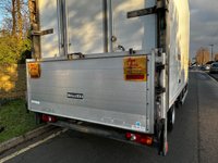 USED 2018 18 MITSUBISHI FUSO CANTER 3.0 7C15 34 148 BHP 7.5T EURO 6 AUTOMATIC 15FT FRIDGE/FREEZER BOX VAN (WITH TAILLFT) PARTITION+TAILLIFT+ EURO 6+
