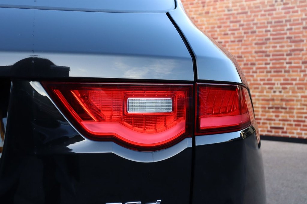 2016 Jaguar F-Pace 2.0 R-Sport Awd 5D 178 BHP £23,990
