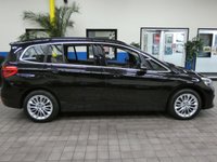 USED 2018 68 BMW 2 SERIES 1.5 218I LUXURY GRAN TOURER 5d 139 BHP STUNNING BLACK WITH BEIGE LEATHER 7 SEATS SAT NAV CRUISE CONTROL PARKING SENSORS 1 OWNER 6 MONTHS GOLD WARRANTY