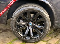 USED 2015 65 BMW X5 XDRIVE40D M SPORT 'HUGE SPECIFICATION' 2015/65reg BMW X5 X-DRIVE 40D M/SPORT AUTOMATIC WITH PADDLE SHIFT - 7 SEATER - NAVIGATION - PANORAMIC GLASS ROOF - FULL DAKOTA LEATHER - 20 INCH UPGRADE ALLOYS - REAR CAMERA - 2 FORMER KEEPERS - FULL SERVICE HISTORY