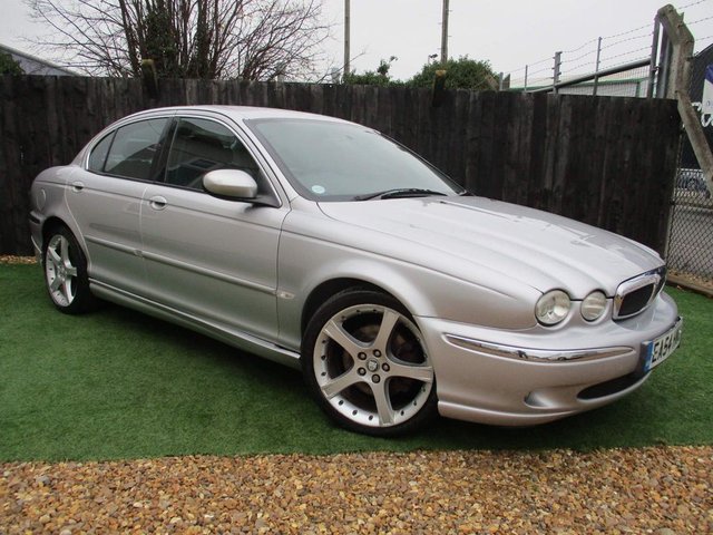 2004 54 Jaguar X-Type 2.5 V6 SE 4d 195 BHP