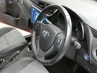 USED 2017 17 TOYOTA AURIS 1.8 VVT-I EXCEL TSS 5d 99 BHP SAT NAV PART LEATHER CAMERA TOYOTA WARRANTY TILL AUG 2027 1 OWNER SERVICE HISTORY