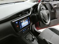 USED 2017 17 TOYOTA AURIS 1.8 VVT-I EXCEL TSS 5d 99 BHP SAT NAV PART LEATHER CAMERA TOYOTA WARRANTY TILL AUG 2027 1 OWNER SERVICE HISTORY