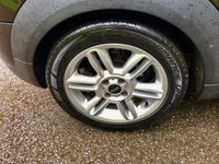 USED 2013 63 MINI CLUBMAN 1.6 COOPER D 5d 112 BHP ''PANORAMIC GLASS SUNROOF//SATNAV//FULL BLACK LEATHER// REAR PARK SENSORS//BLUETOOTH//GREAT SERVICE HISTORY//2 LADY OWNERS LAS SINCE 2016//JUST SERVICE  WITH NEW REAR BRAKE DISCS AND PADS + MOT'D BY US/// Extra Urban (mpg) 78.5//20 POUND ROAD TAX 112 BHP ''PANORAMIC GLASS SUNROOF//SATNAV//FULL BLACK LEATHER// REAR PARK SENSORS//BLUETOOTH//GREAT SERVICE HISTORY//2 LADY OWNERS LAS SINCE 2016//JUUS SERVICED AND MOT'D BY US\\\/// Extra Urban (mpg) 78.5//20 POUND ROAD TAX